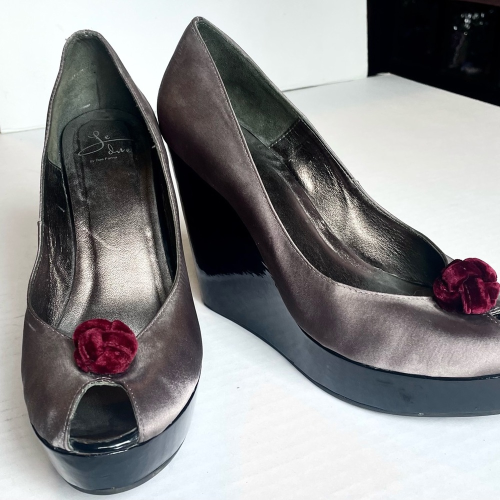 Chic Women's Wedge Shoes with Red Floral Accent